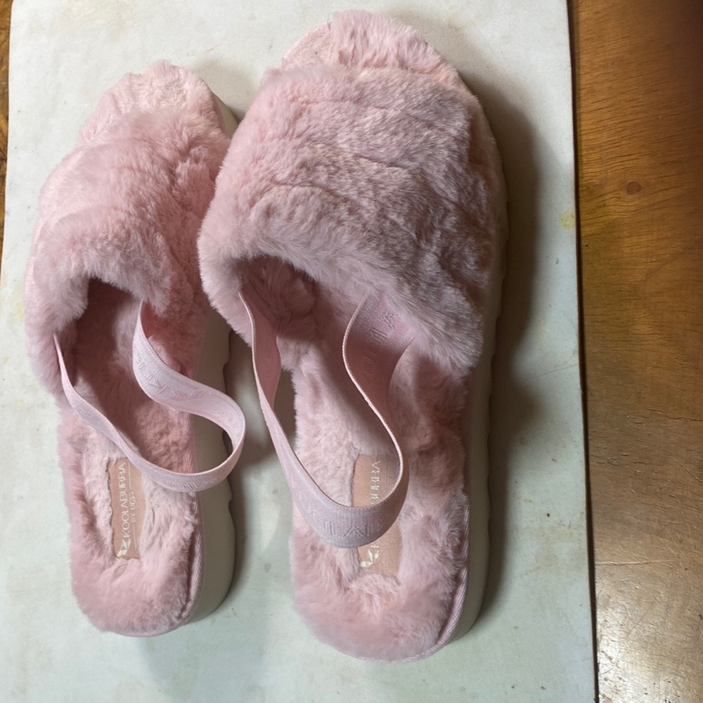 UGG Beautiful design slippers around rubber
